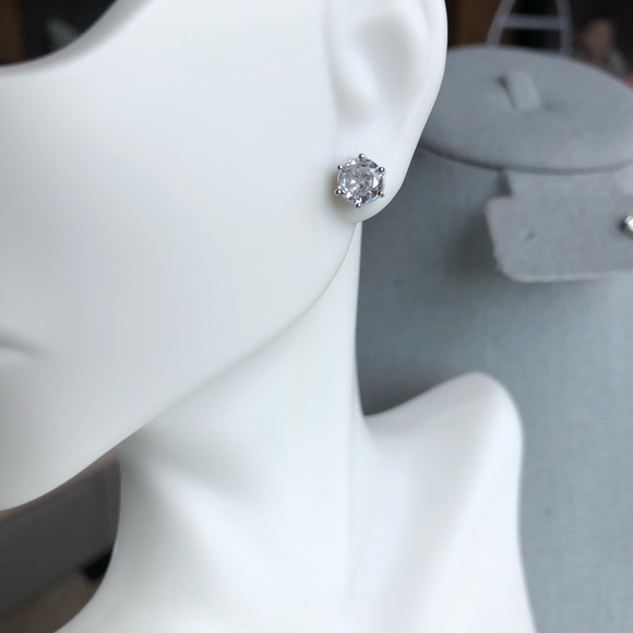 Round CZ Zircon Stud Earrings - Picture 4 of 5